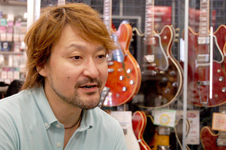 ギターの事を語る時の、楽しそうな笑顔が印象的だった田部さん。ご自身もTHE 中古楽器屋さんでギターを買われるそうです。お客さん目線の親身なアドバイスが欲しい方は、是非この方に相談しよう。