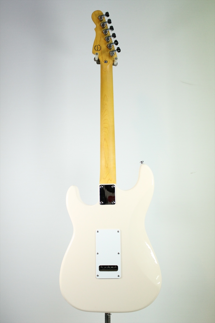 G&L Tribute Series Legacy, Maple Fingerboard / White