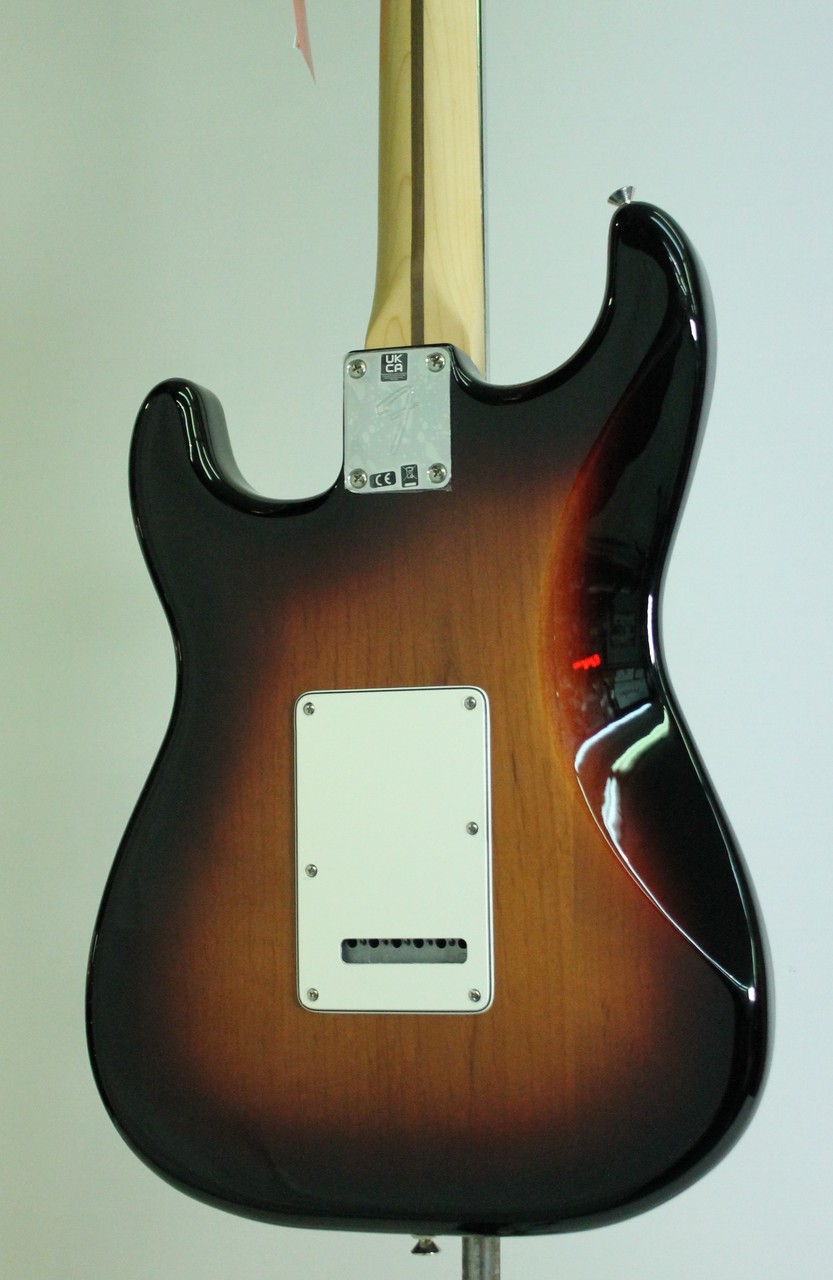 Fender Player Stratocaster, Pau Ferro Fingerboard / 3-Color Sunburst
