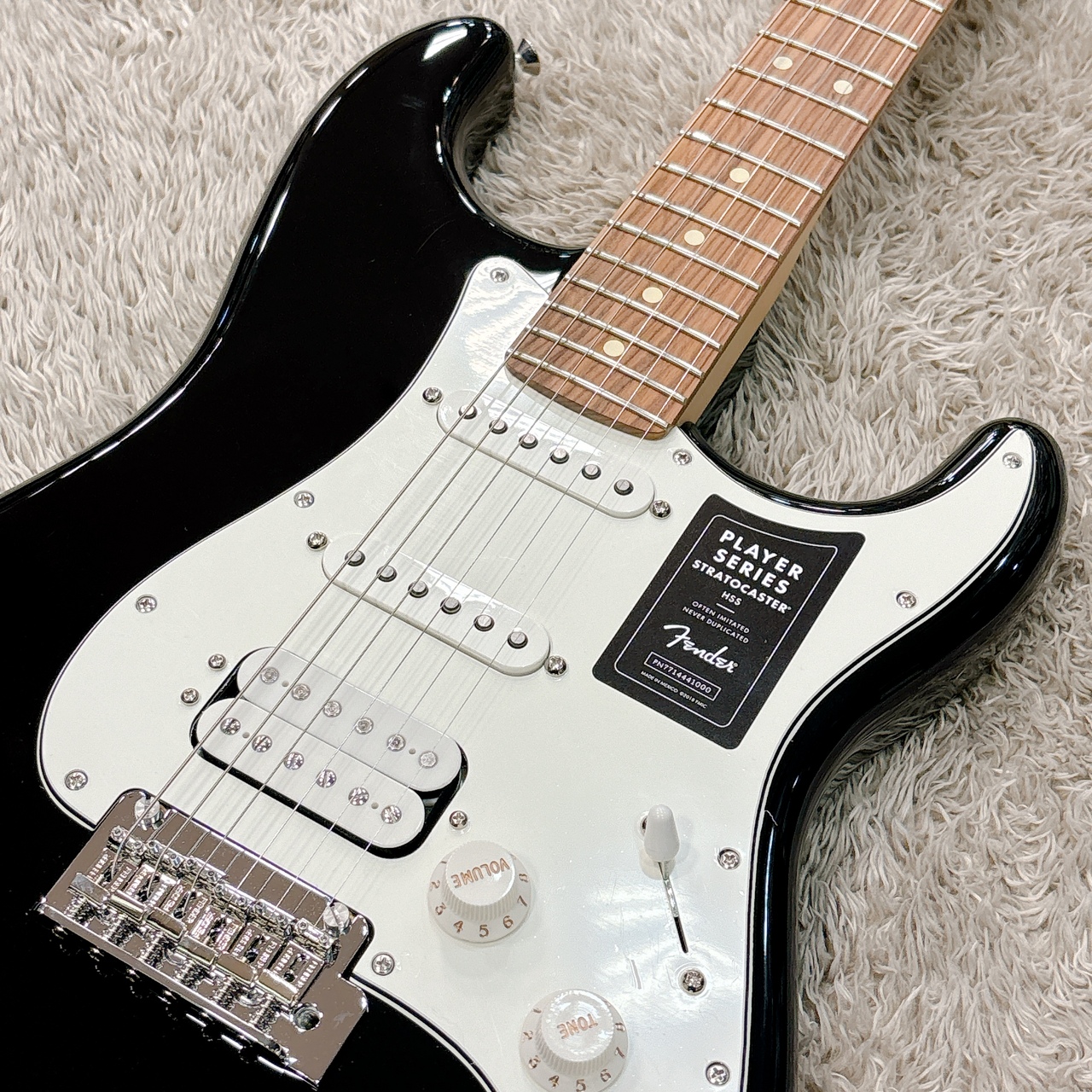 Fender Player Stratocaster HSS Pau Ferro Fingerboard / Black 【特価】