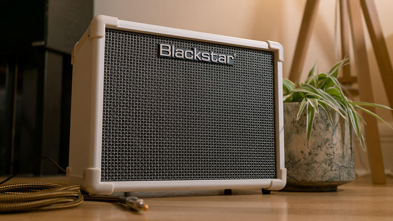 Blackstar／ID:CORE V3 STEREO 10 DOUBLE CREAM】人気小型アンプの限定 